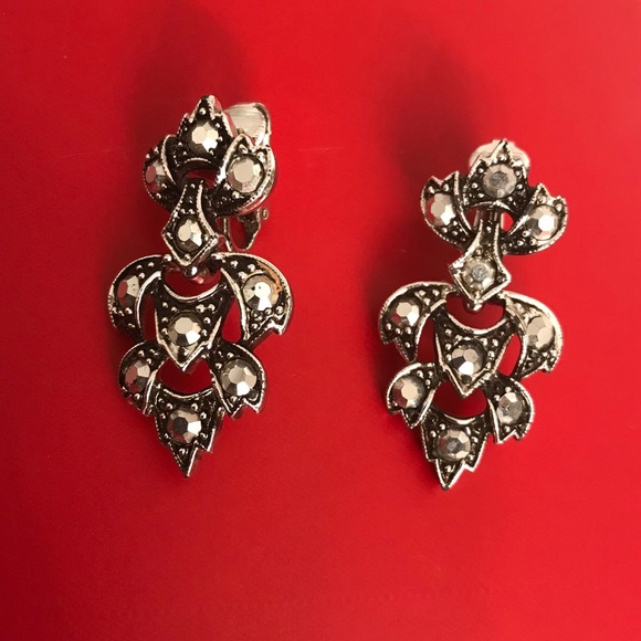 Vintage 1950’s Emmons Clip On Earrings - Picture 3 of 10